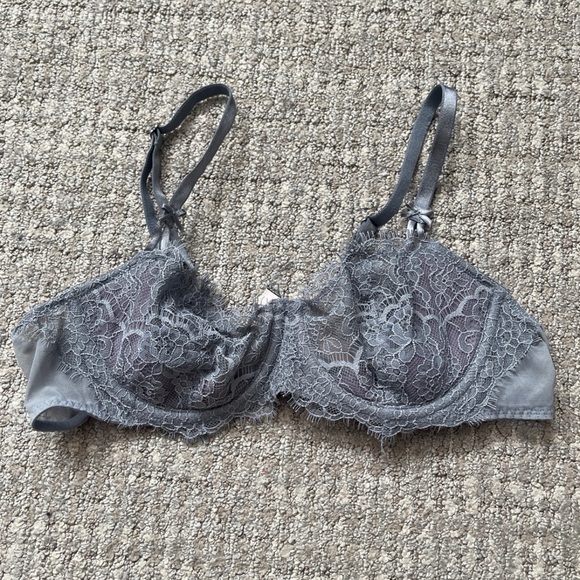 Victoria Secret Lace Bra - Picture 1 of 4